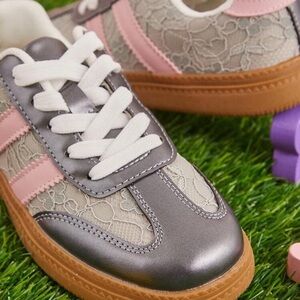 Stylish Kids Sneakers in Gray and Pink